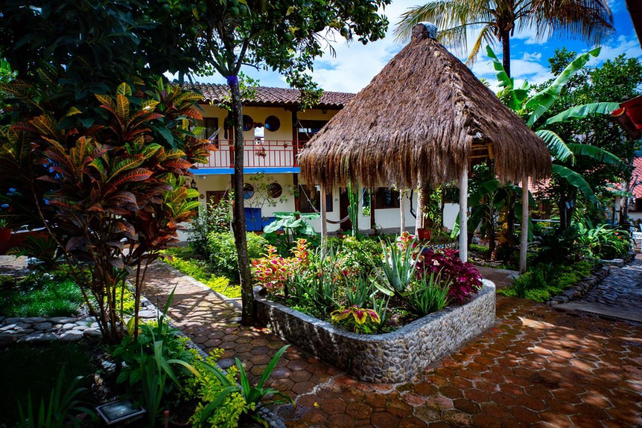 Hostal Jardin Escondido Вилькабамба Экстерьер фото